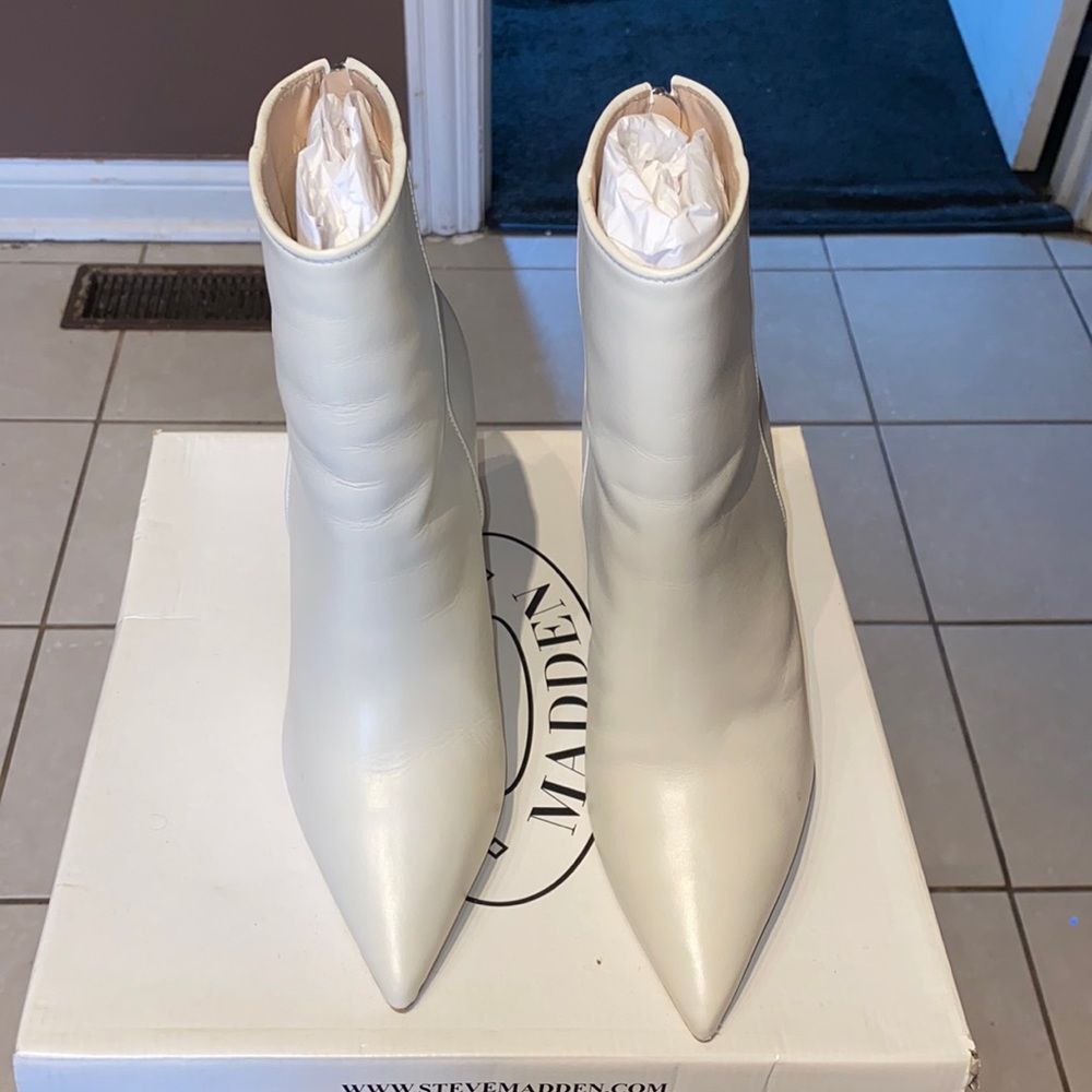 Steve Madden “VIA” Off White booties